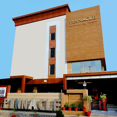 Pinnacle By Click Hotels, Lakhnaú Exteriér fotografie