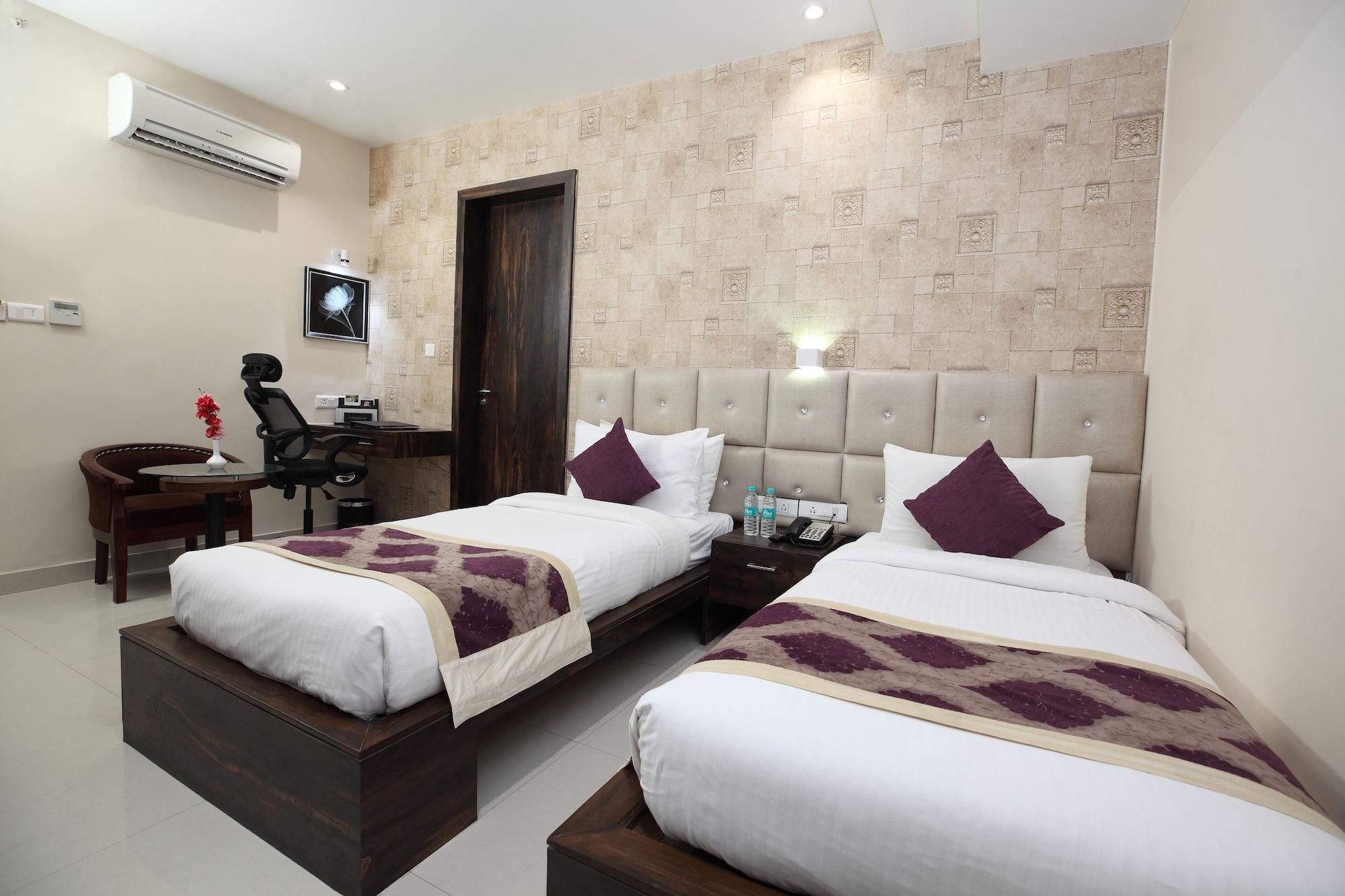 Pinnacle By Click Hotels, Lakhnaú Exteriér fotografie