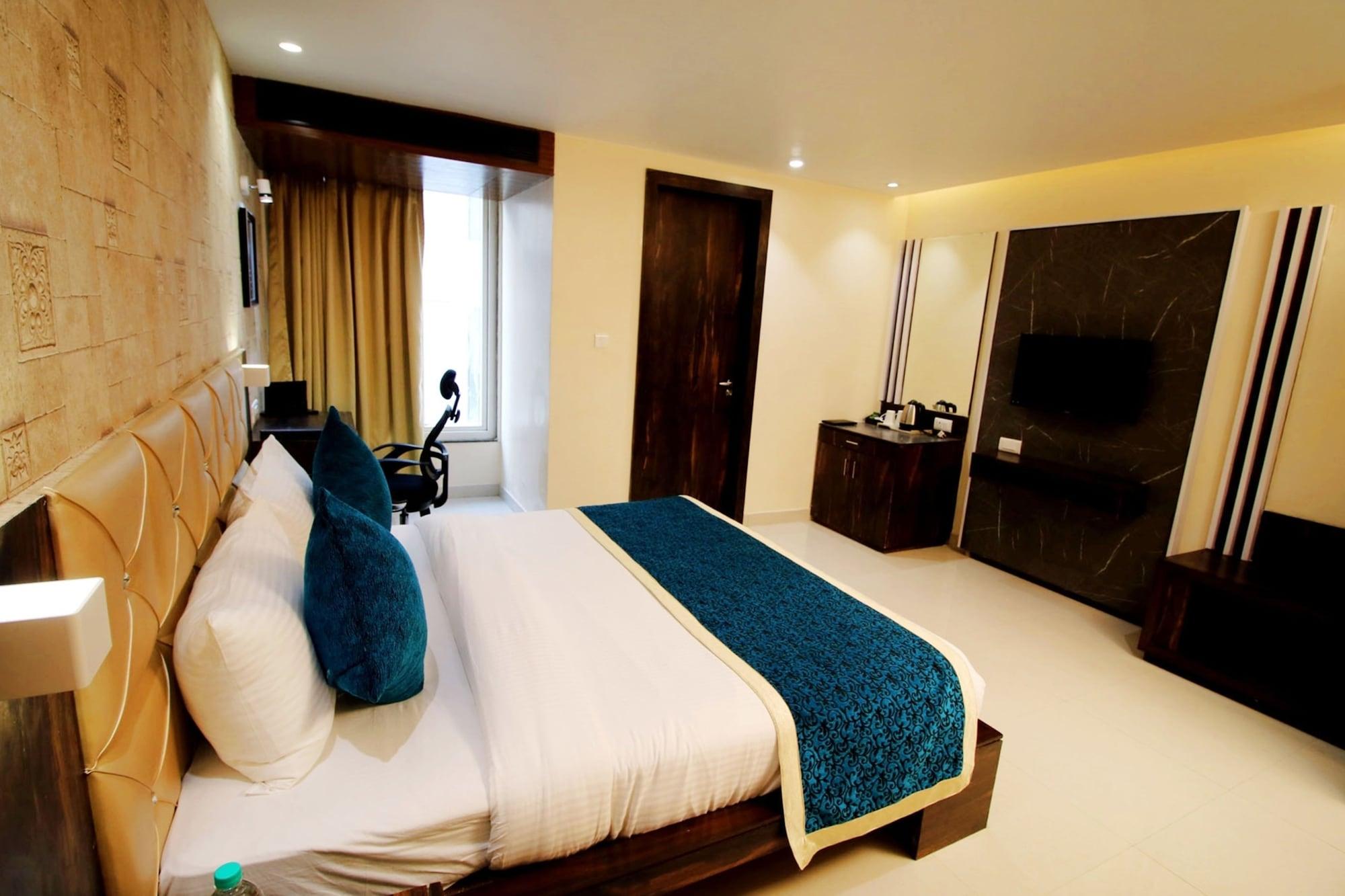 Pinnacle By Click Hotels, Lakhnaú Exteriér fotografie