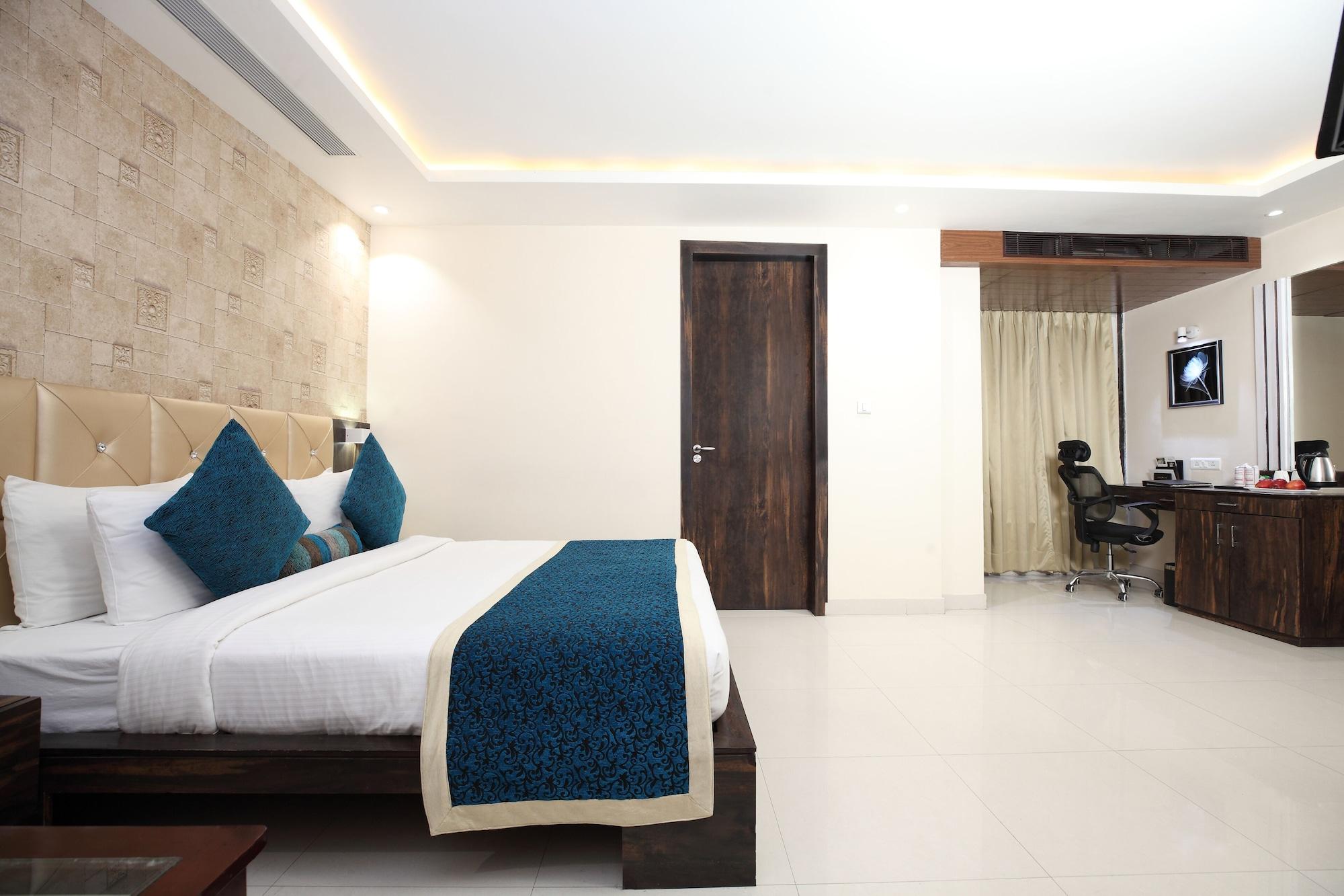 Pinnacle By Click Hotels, Lakhnaú Exteriér fotografie