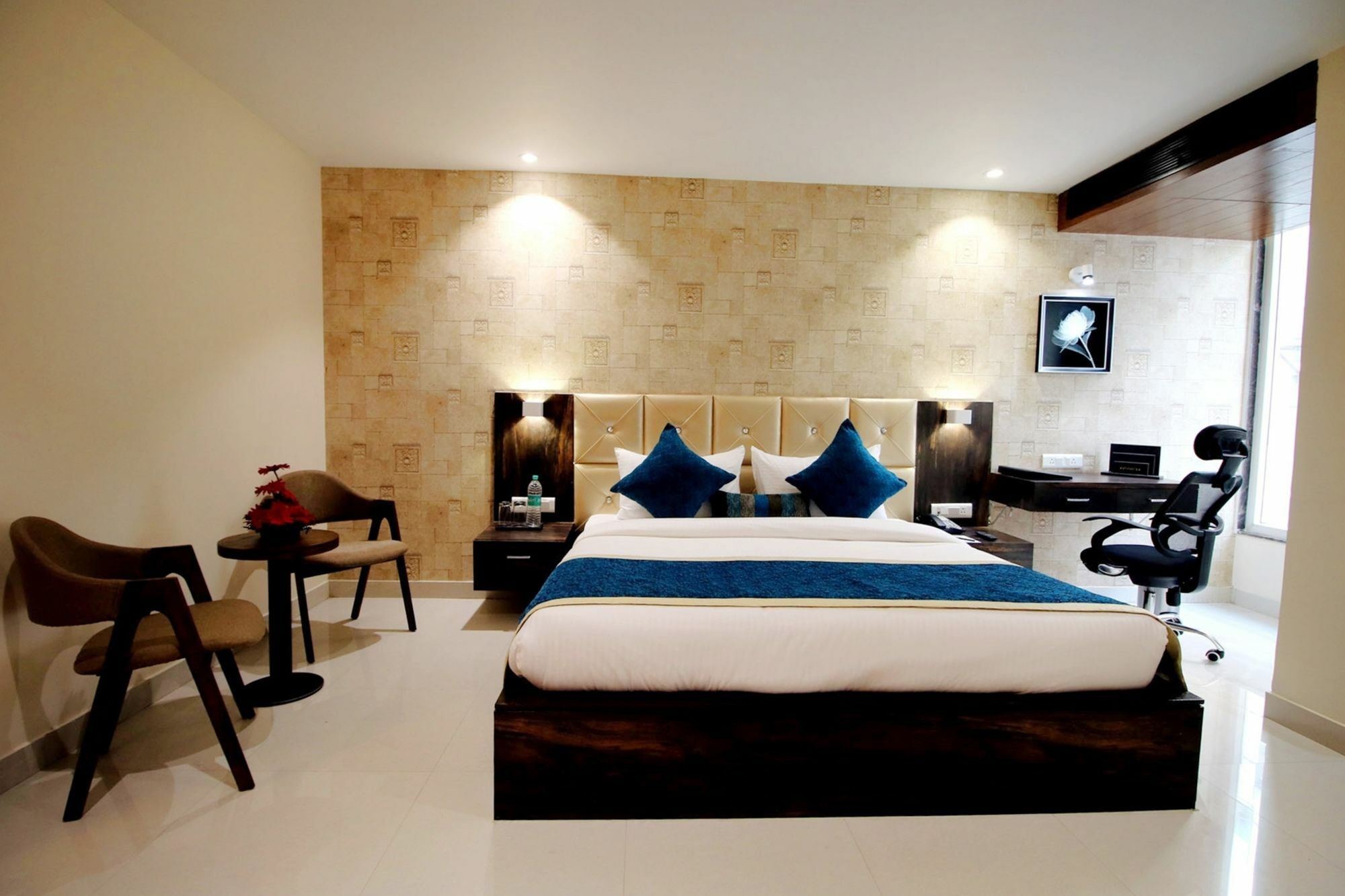 Pinnacle By Click Hotels, Lakhnaú Exteriér fotografie
