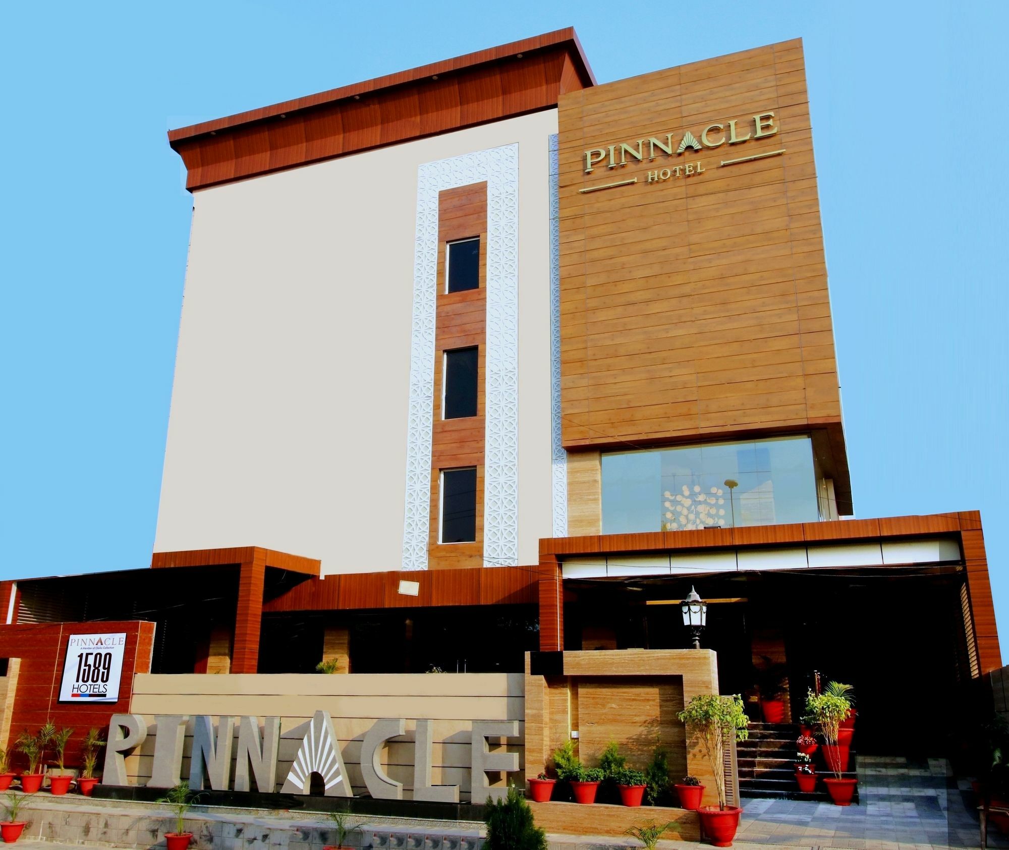 Pinnacle By Click Hotels, Lakhnaú Exteriér fotografie
