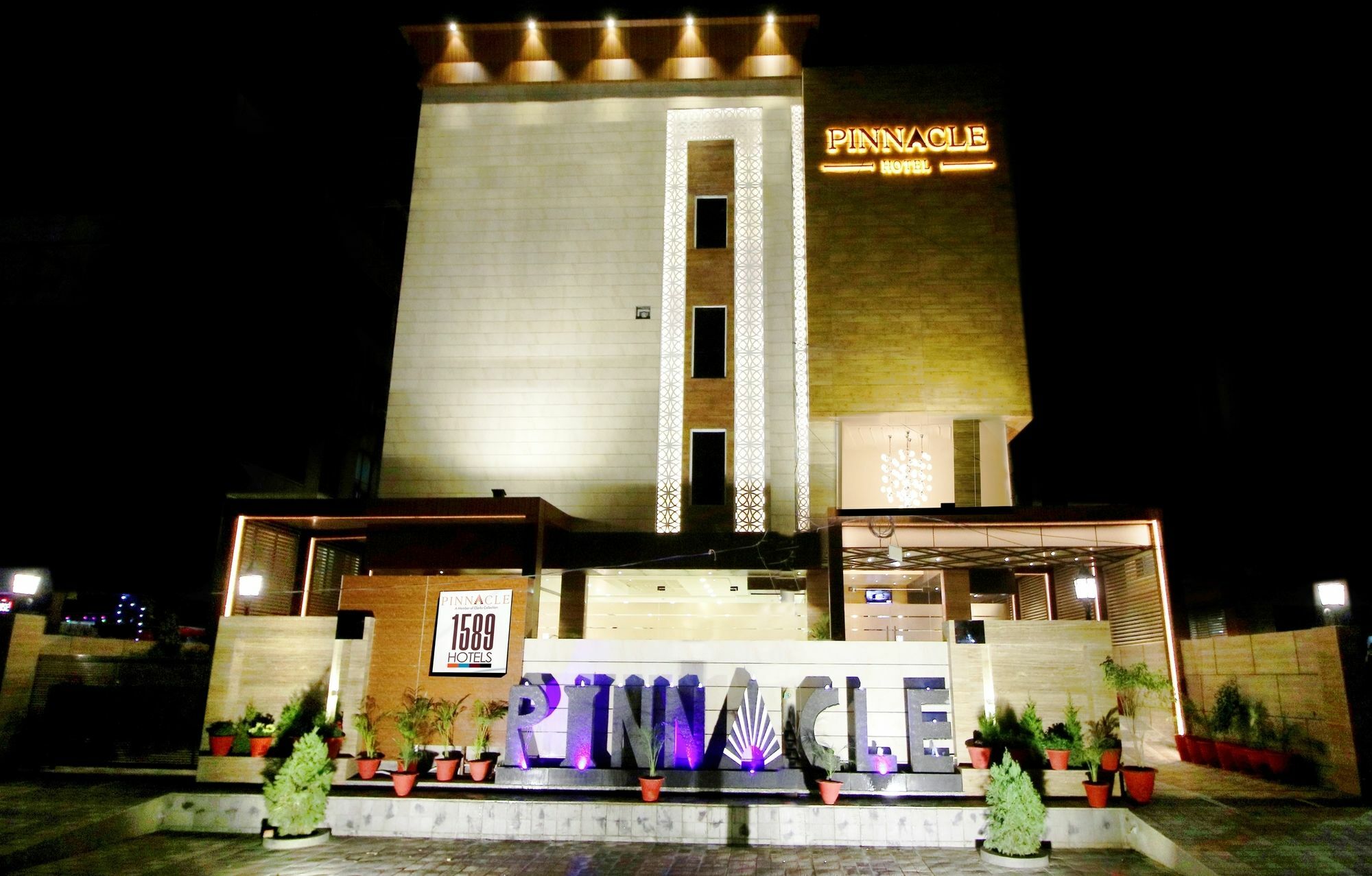 Pinnacle By Click Hotels, Lakhnaú Exteriér fotografie